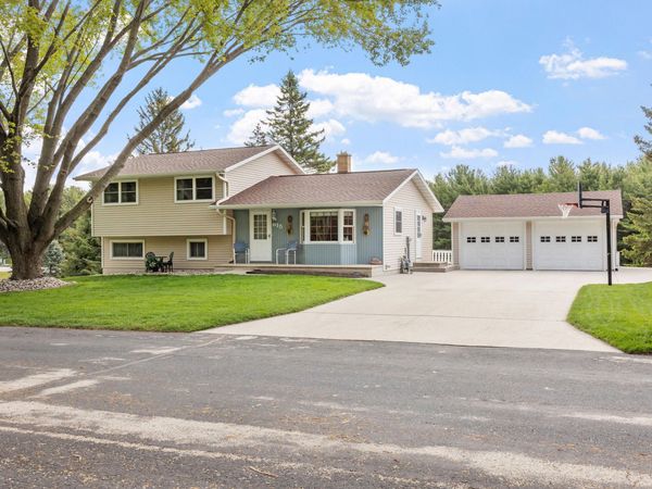 815 Jackson Dr, Cleveland, WI 53015