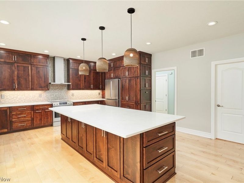 929 Hidden Valley Drive, Wadsworth, OH 44281 Photo 4