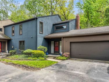 36 Oakshore Drive, Bratenahl, OH 44108