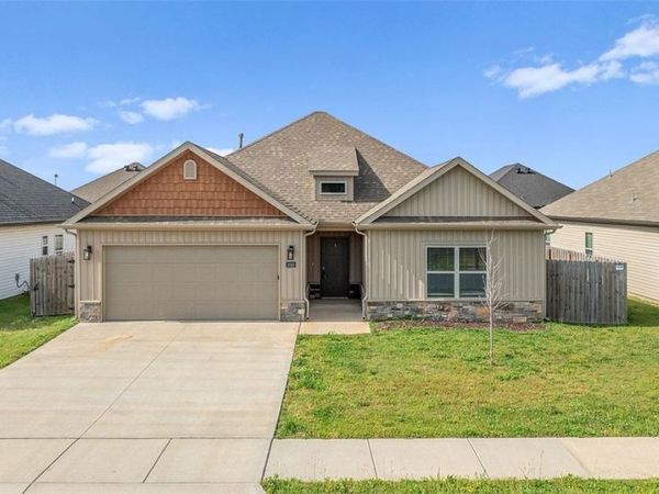 1020 Pebble Pass, Centerton, AR 72719