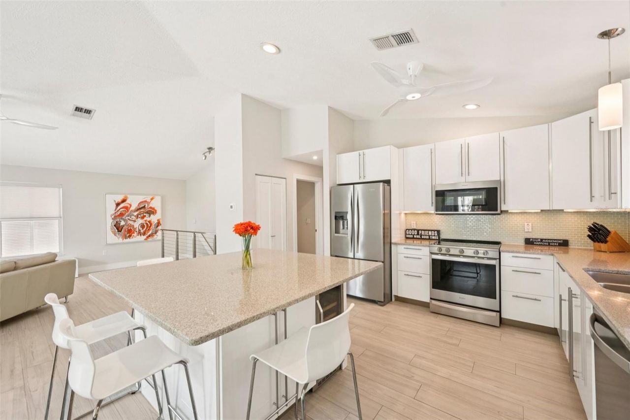 262 S Harbor Drive, Holmes Beach, FL 34217 Photo