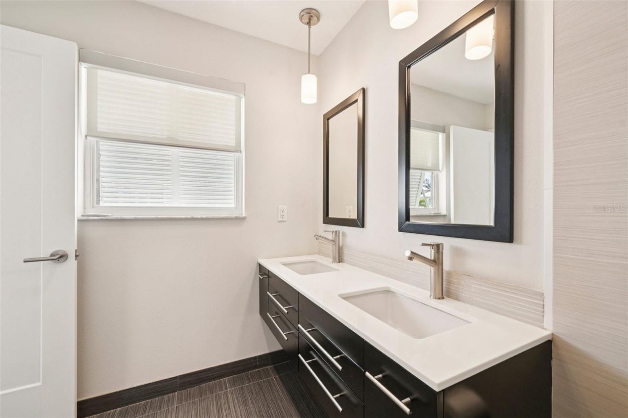 262 S Harbor Drive, Holmes Beach, FL 34217 Photo