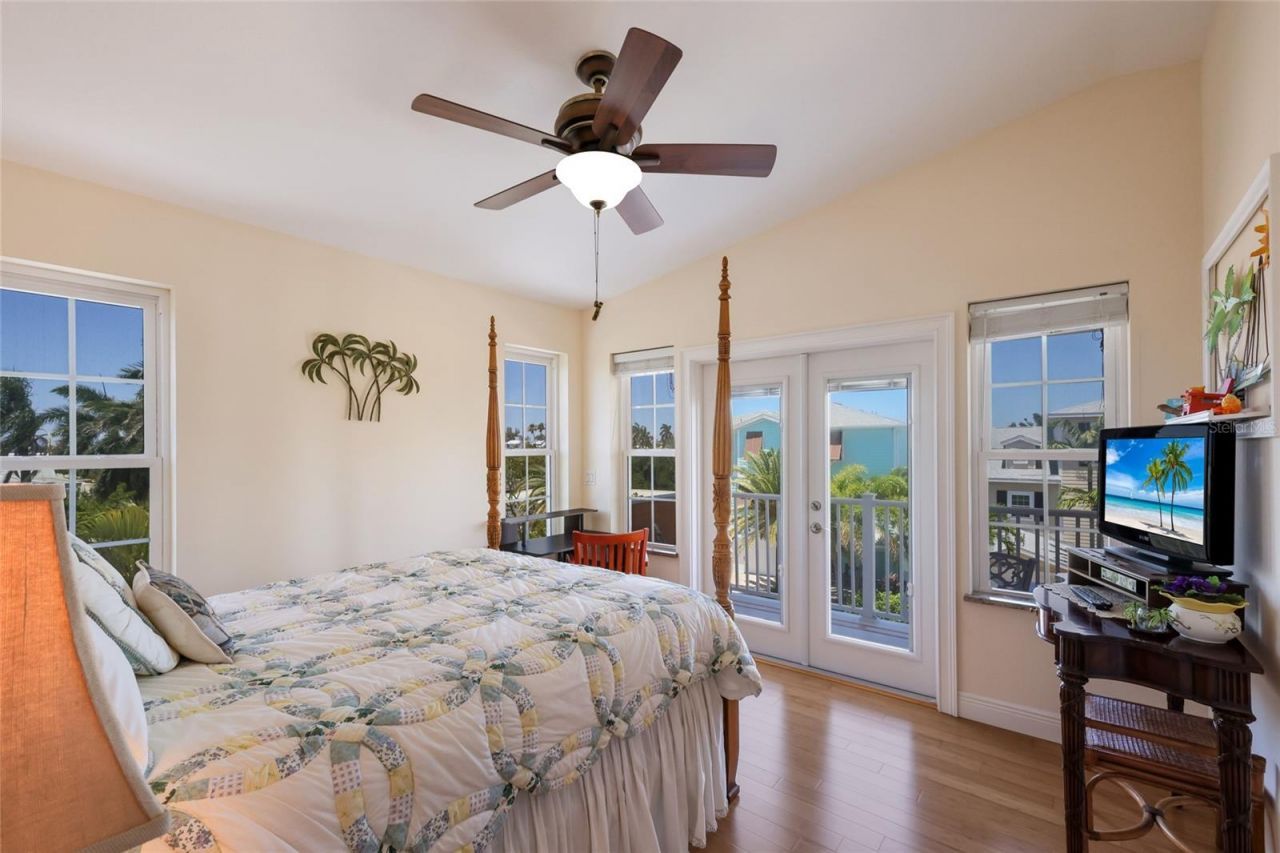 309 68th Street, Holmes Beach, FL 34217 Photo