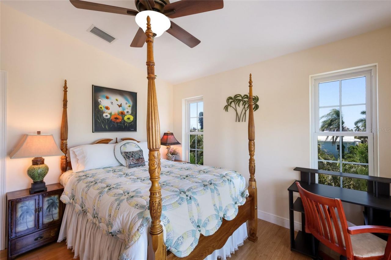 309 68th Street, Holmes Beach, FL 34217 Photo