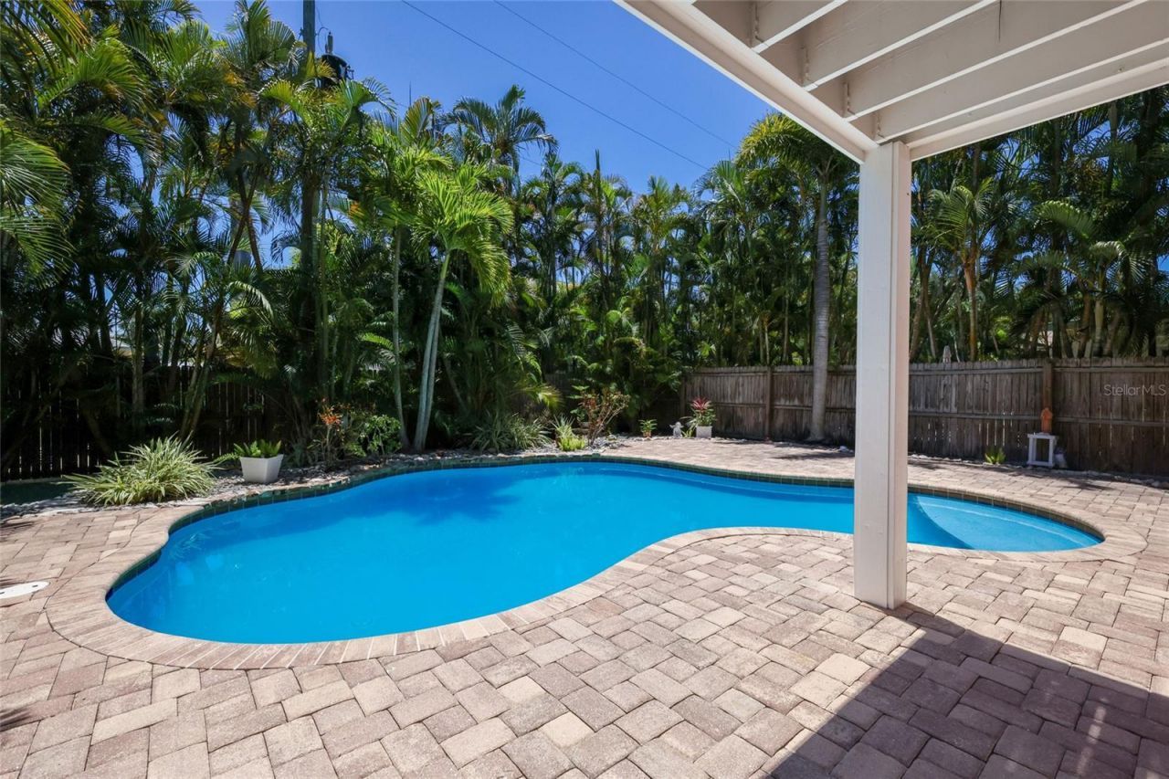 309 68th Street, Holmes Beach, FL 34217 Photo