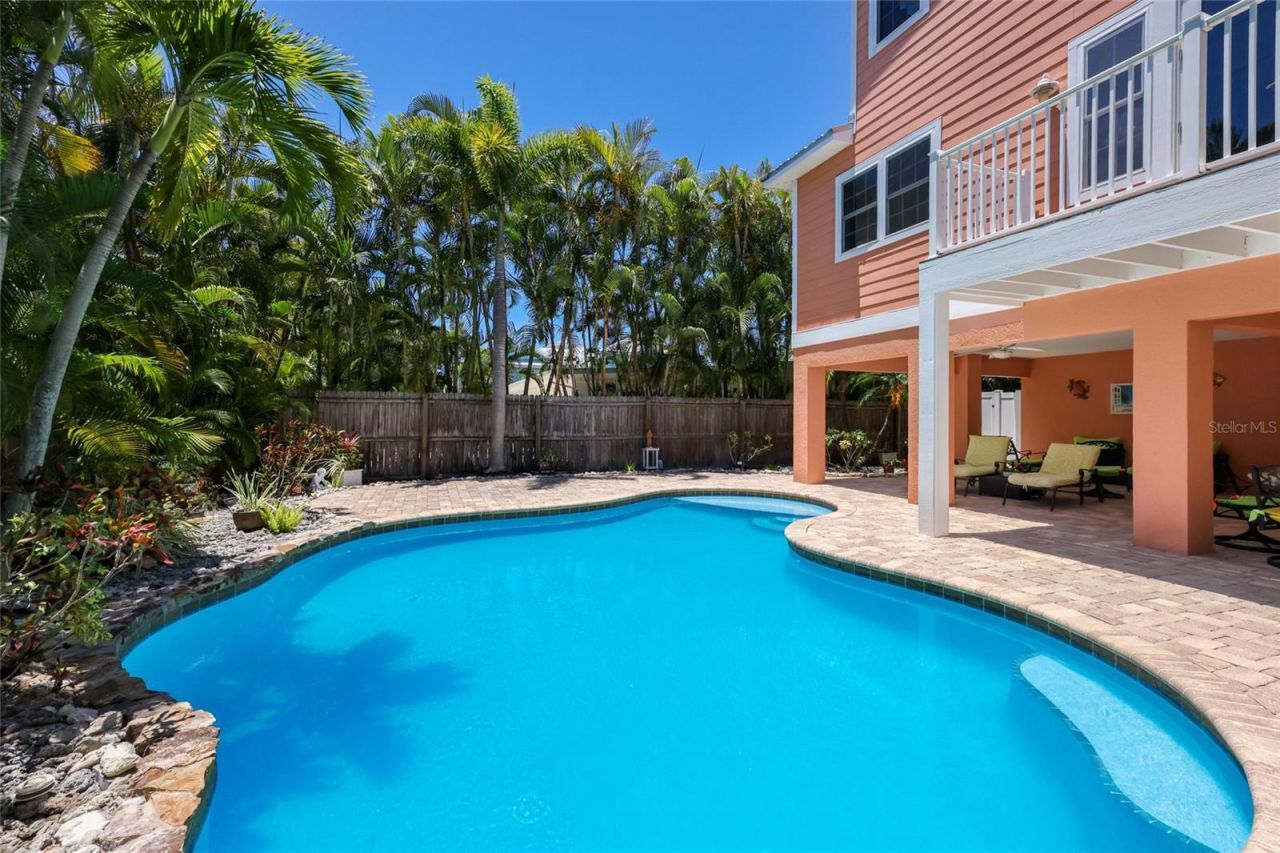 309 68th Street, Holmes Beach, FL 34217 Photo