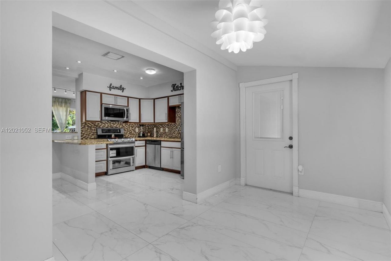 2340 SW 15th St, Fort Lauderdale, FL 33312 Photo