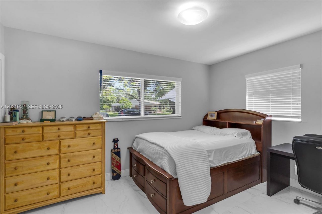 2340 SW 15th St, Fort Lauderdale, FL 33312 Photo