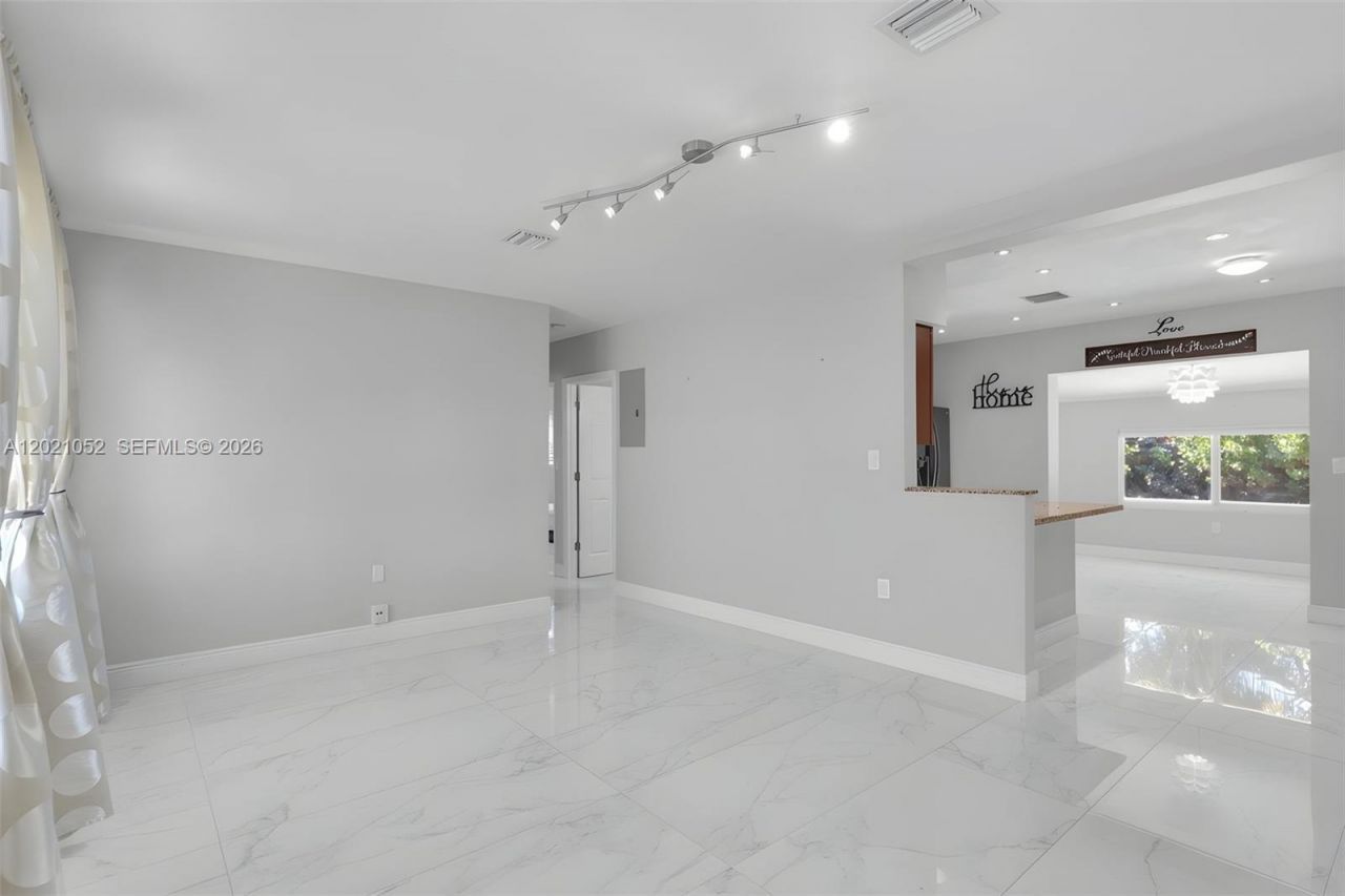 2340 SW 15th St, Fort Lauderdale, FL 33312 Photo