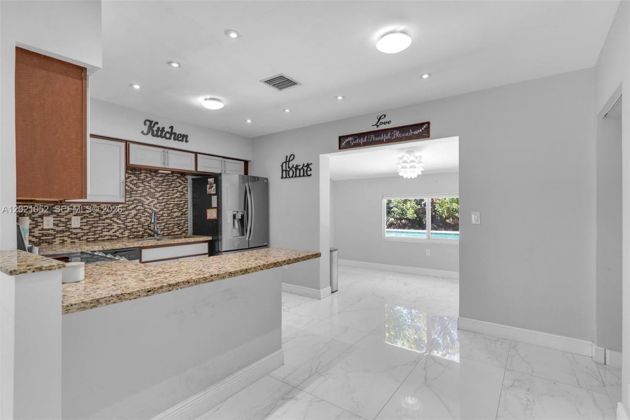2340 SW 15th St, Fort Lauderdale, FL 33312 Photo