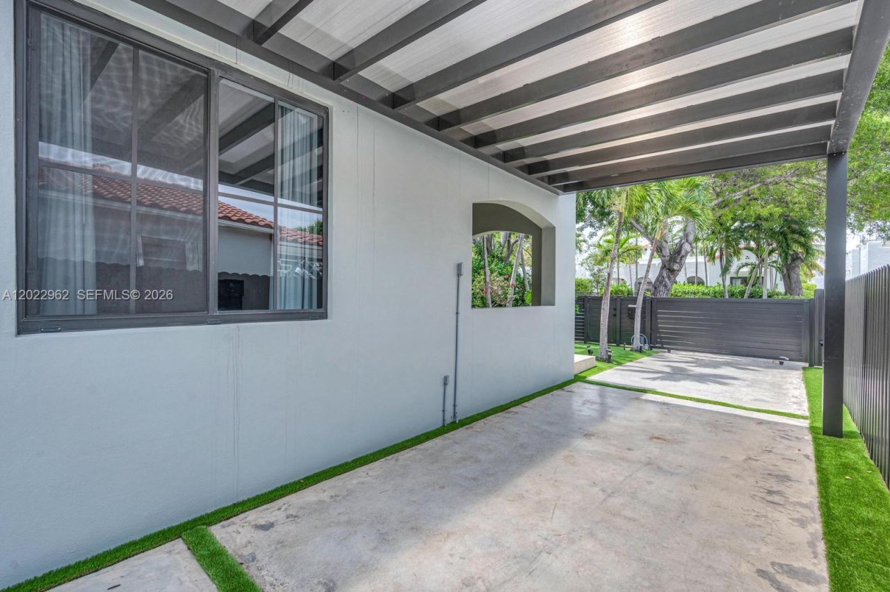 1852 SW 10th St , Miami, FL 33135 Photo