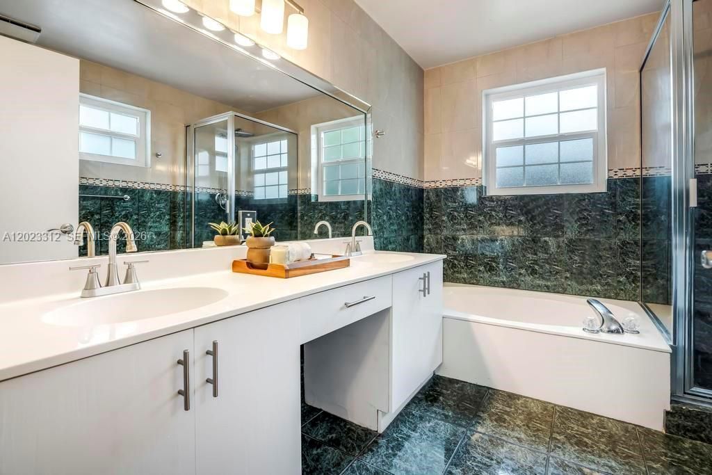 690 NW 159th Ln, Pembroke Pines, FL 33028 Photo