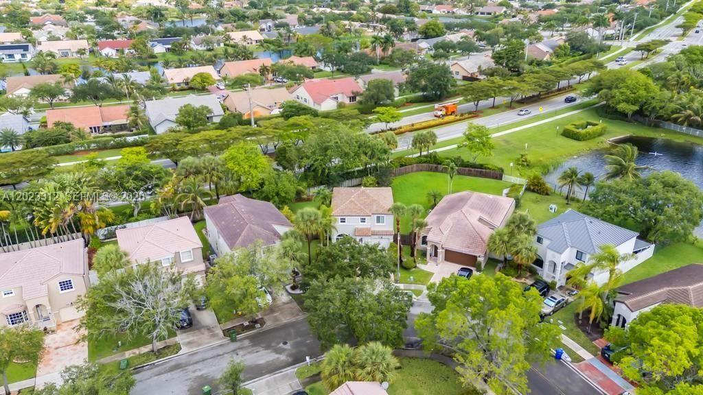 690 NW 159th Ln, Pembroke Pines, FL 33028 Photo