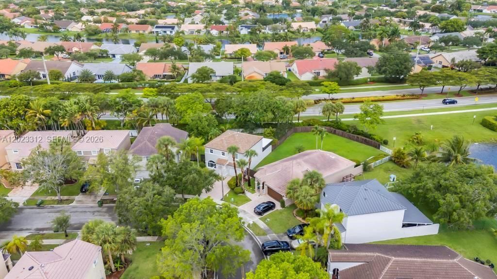 690 NW 159th Ln, Pembroke Pines, FL 33028 Photo