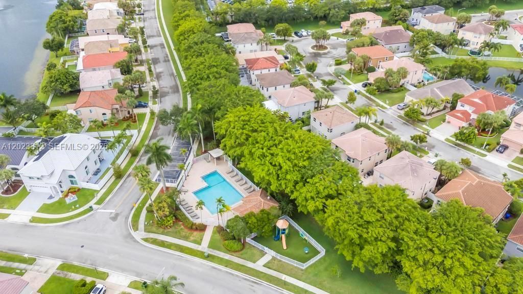 690 NW 159th Ln, Pembroke Pines, FL 33028 Photo
