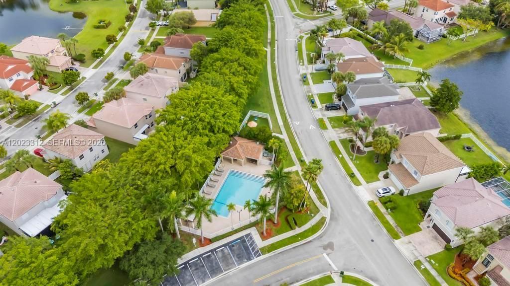 690 NW 159th Ln, Pembroke Pines, FL 33028 Photo