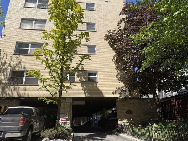 530 W Barry Avenue , Unit 4H, Chicago, IL 60657
