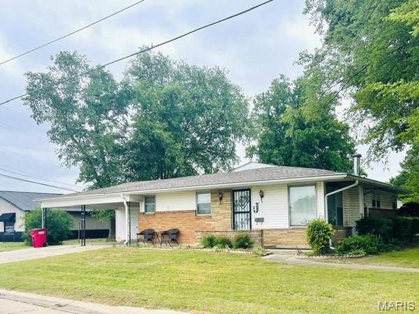 611 Maple Street , Sikeston, MO 63801