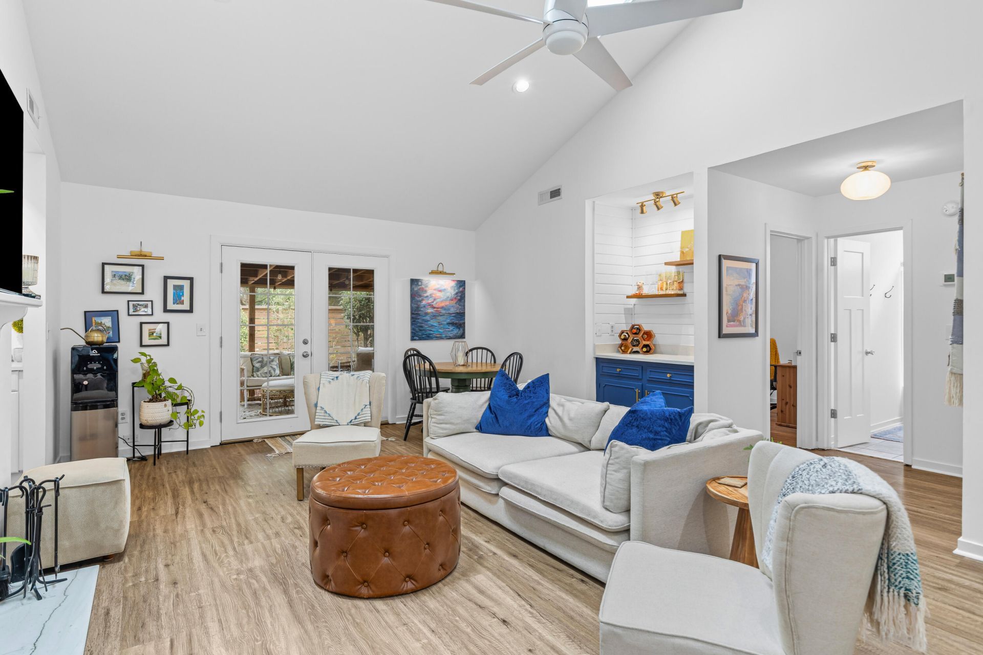 1115 Honeysuckle Court Photo 5