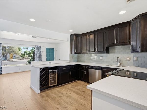 909 Canosa Avenue, Las Vegas, NV 89104