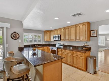 7064 Riverside Blvd, Sacramento, CA 95831 Photo