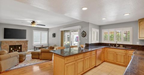 7064 Riverside Blvd, Sacramento, CA 95831 Photo