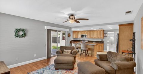 7064 Riverside Blvd, Sacramento, CA 95831 Photo