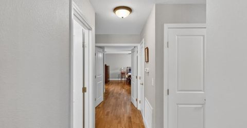 7064 Riverside Blvd, Sacramento, CA 95831 Photo