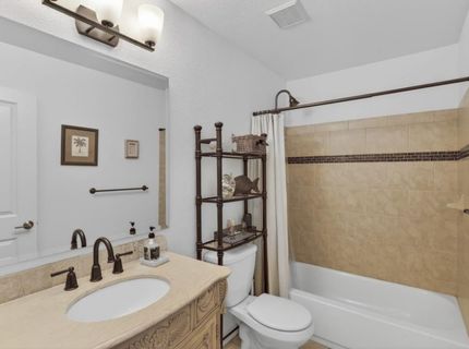 7064 Riverside Blvd, Sacramento, CA 95831 Photo