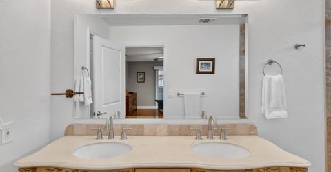 7064 Riverside Blvd, Sacramento, CA 95831 Photo