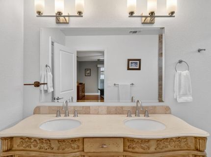 7064 Riverside Blvd, Sacramento, CA 95831 Photo