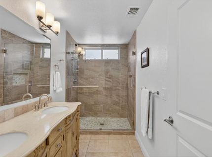 7064 Riverside Blvd, Sacramento, CA 95831 Photo