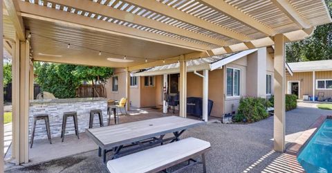 7064 Riverside Blvd, Sacramento, CA 95831 Photo