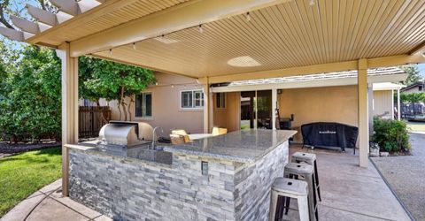 7064 Riverside Blvd, Sacramento, CA 95831 Photo