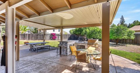 7064 Riverside Blvd, Sacramento, CA 95831 Photo