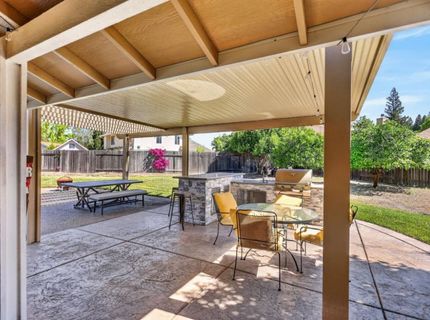 7064 Riverside Blvd, Sacramento, CA 95831 Photo