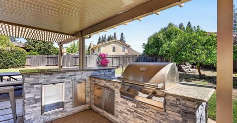 7064 Riverside Blvd, Sacramento, CA 95831 Photo