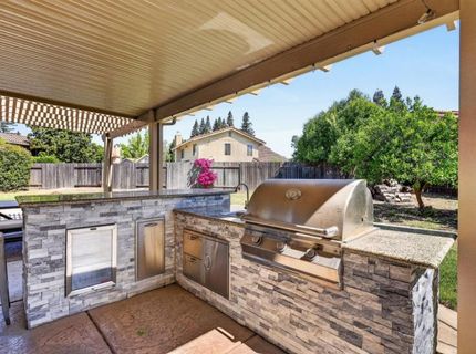 7064 Riverside Blvd, Sacramento, CA 95831 Photo