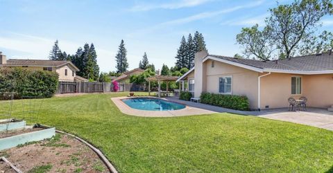 7064 Riverside Blvd, Sacramento, CA 95831 Photo