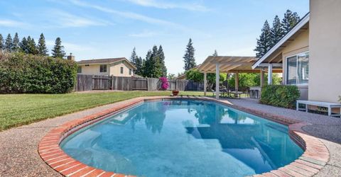 7064 Riverside Blvd, Sacramento, CA 95831 Photo