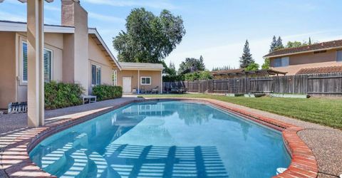 7064 Riverside Blvd, Sacramento, CA 95831 Photo