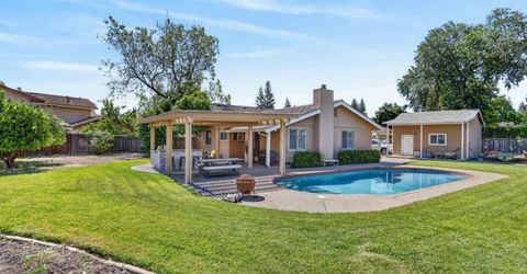7064 Riverside Blvd, Sacramento, CA 95831 Photo