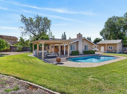 7064 Riverside Blvd, Sacramento, CA 95831 Photo