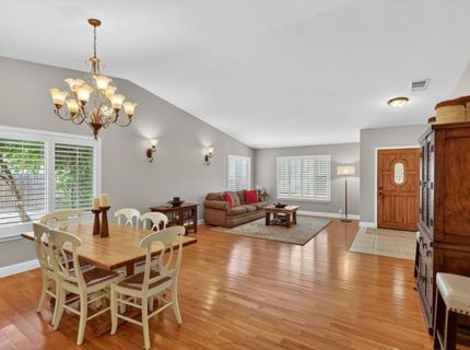 7064 Riverside Blvd, Sacramento, CA 95831 Photo