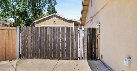 7064 Riverside Blvd, Sacramento, CA 95831 Photo