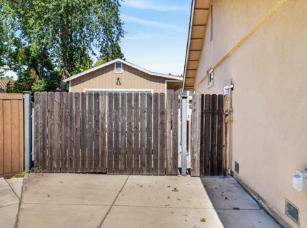 7064 Riverside Blvd, Sacramento, CA 95831 Photo