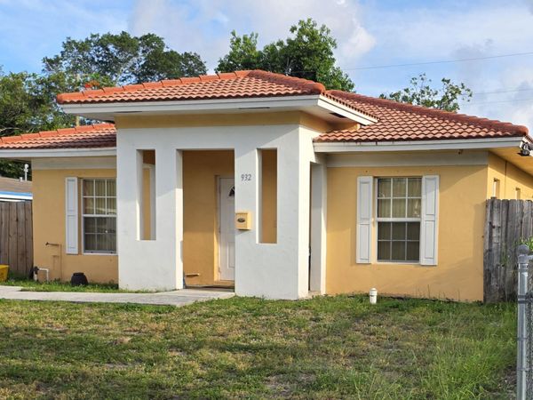 932 39th Street, West Palm Beach, FL 33407