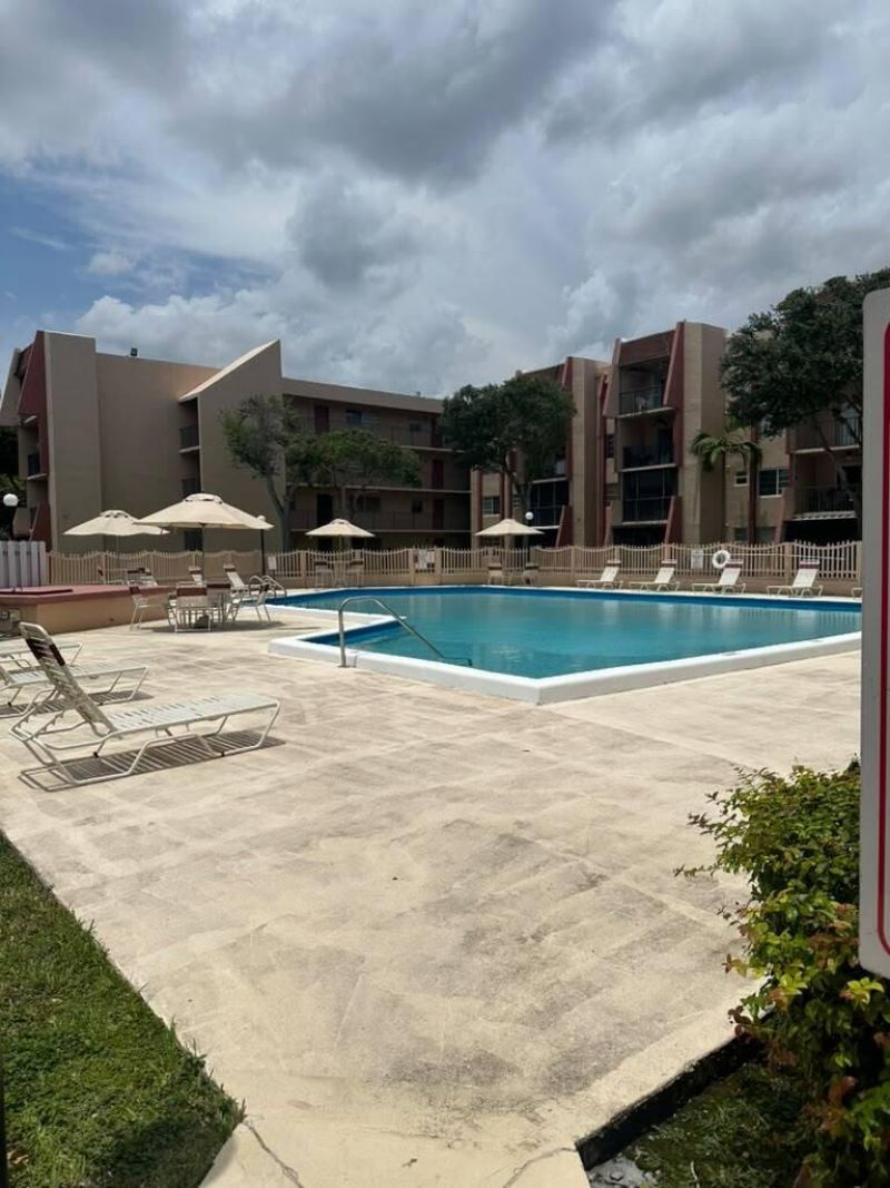 13707 Kendale Lakes Circle, Unit Ph13, Miami, FL 33183 Photo