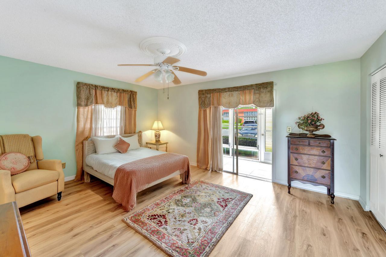 98 Spring Lake Drive, Vero Beach, FL 32962 Photo