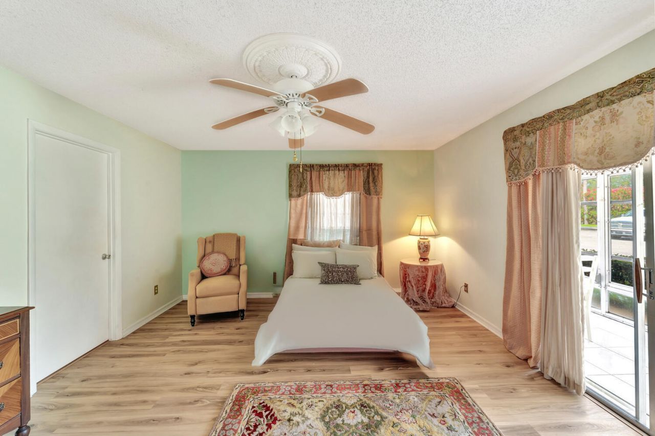 98 Spring Lake Drive, Vero Beach, FL 32962 Photo